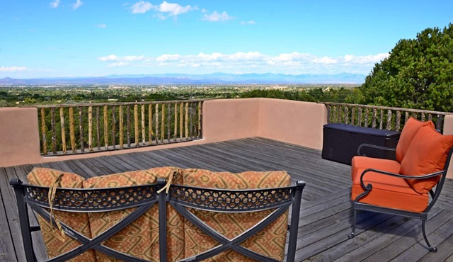 Moonstar | Pet Friendly, Rooftop Deck, 360 Views!