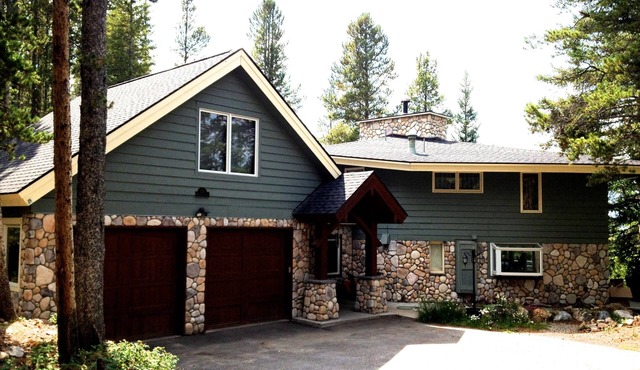 Moonstone Point: 1.5 miles to ski slopes