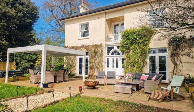 Moonstone Villa - Eight Bedroom Villa, Sleeps 18