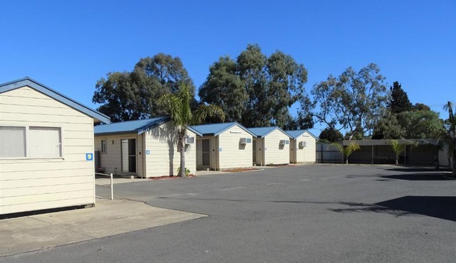 Moonta Bay Cabins - Cabin 8