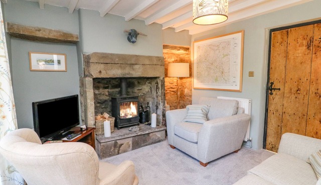 MOOR COTTAGE, pet friendly, with open fire in Kirkby Lonsdale
