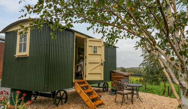 MOOR SKIES, pet friendly, with open fire in Oxenhope