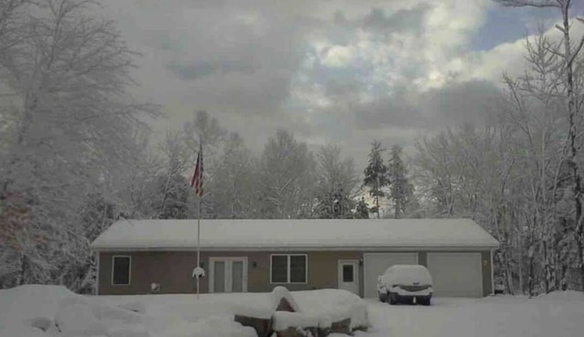 Moore Big House. Near snowmobile trail, ski places, 15 miles from 2 major cities