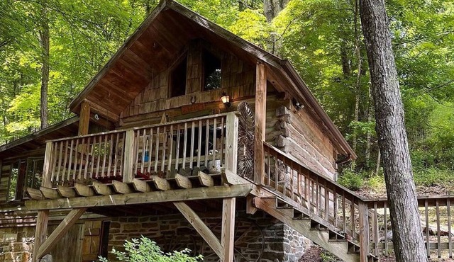 Moore House Inn & Cabins
