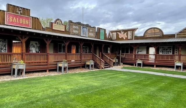 Moore's Old Pine Inn
