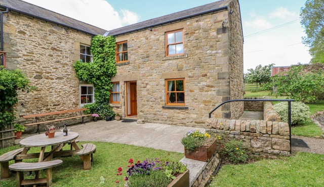 MOORGAIR COTTAGE, family friendly, with open fire in Hexham
