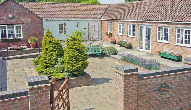 Moorhen Cottage - E3750