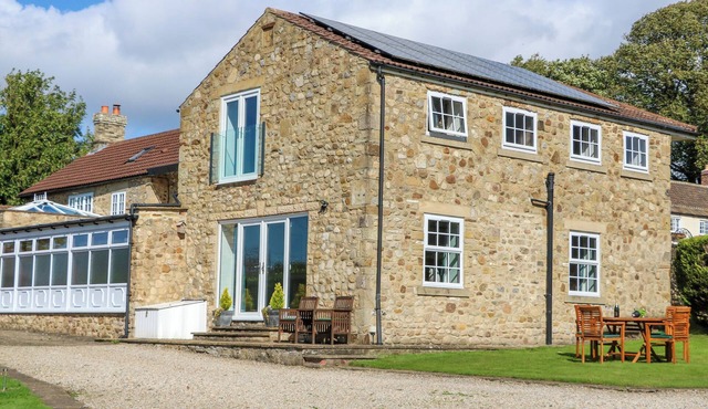 MOORHEN HOUSE, family friendly, with pool in Patrick Brompton