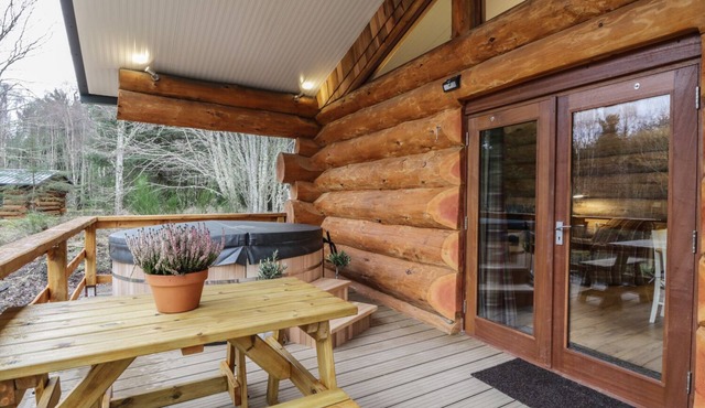 MOORHEN LODGE, pet friendly in North Kessock And Kilmuir