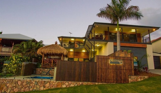 Moorings - Beach house with pool in beautiful 1770