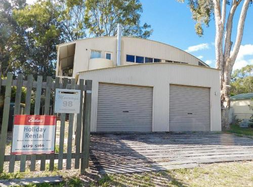 Moorings - Toogoom- Beachfront - 3BR- Aircon