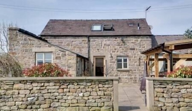Moorland View, Peak District Cottage over looking The Chatsworth Estate.