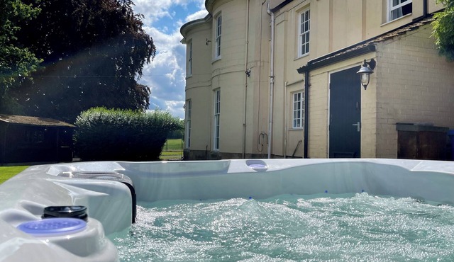 MOORTOWN HOUSE, pet friendly, luxury holiday cottage in Caistor