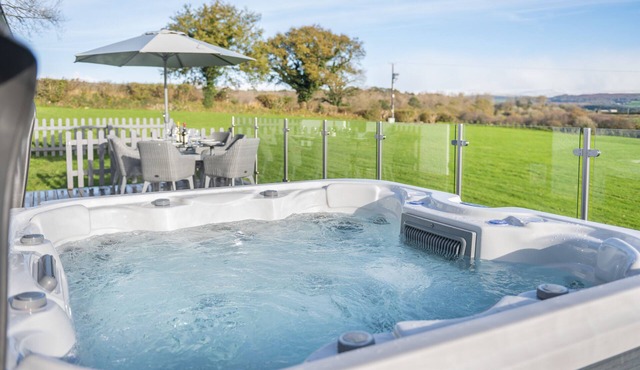 Moorview Lodge - Three Bedroom House, Sleeps 6