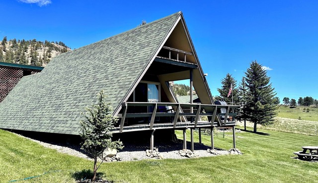 Moose Cabin - Mountain Views, Hear Rushing River, Private, Pet Friendly