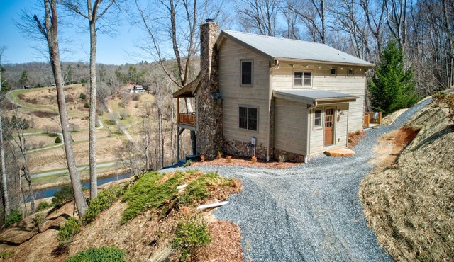 Moose Creek Lodge NEW LISTING! Updated cabin with hot tub, pool table, & mountain and river views!