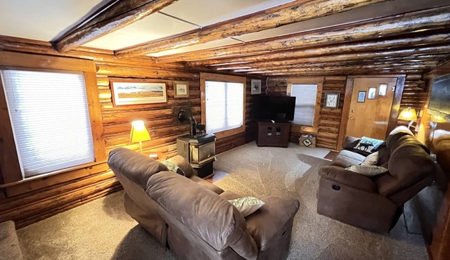 Moose Haven Vacation Log Home.