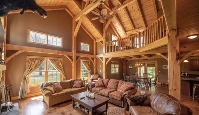 Moose Head Lodge Located 5 Minutes from Mount Snow!