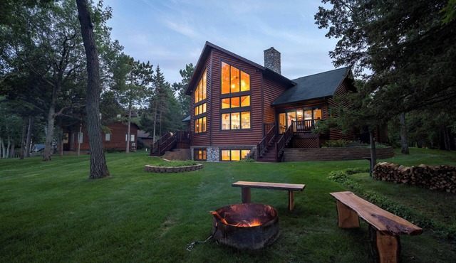 Moose Lodge/Firepit/Swim/Pontoon/Kayaks