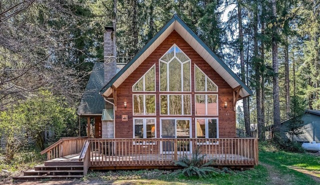 Moose Manor | Hot tub, Wifi, Fireplace, AC