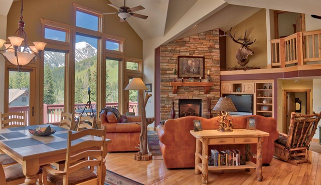 Moose Meadow Retreat Private Home with Hot Tub