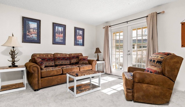 Moose Meadows Close to Airport, Comfortable Home Base in Alaska