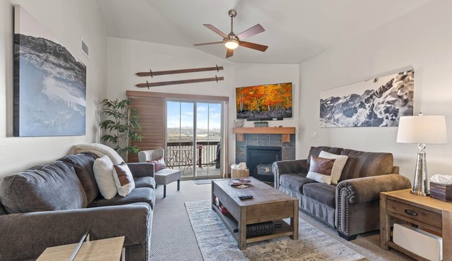 Moose Mgmt at Bear Hollow 1313: Two King Bed-Fast WiFi-Free BusRoute-DogFriendly