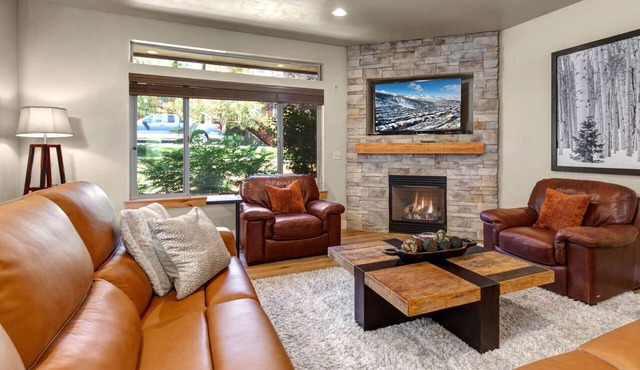 Moose Mgmt at Bear Hollow 5610: Pvt. Hot Tub-Balcony with Grill-Free Shuttle