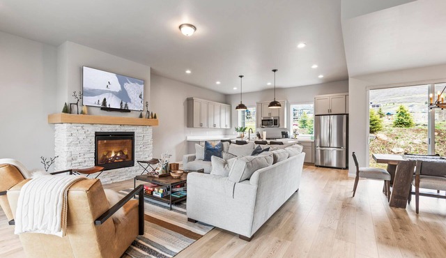 Moose Mgmt at Deer Springs 12754: Dogs Welcome-Pvt Hot Tub-Lake & Mountain Views