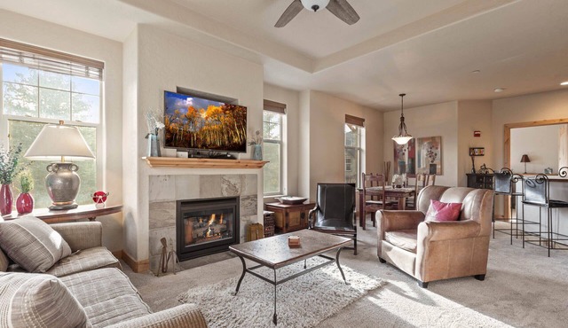 Moose Mgmt at Foxpoint 1678C Front Balcony w BBQ-Walk to Shops-King bed-TopFloor