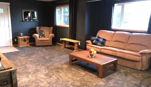 Moose Mountain Hideaway Private 2 Bedroom & Spacious Loungen4 people maximum