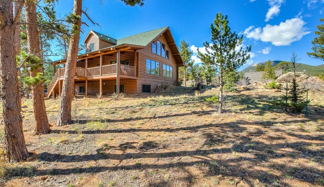 Moose Mountain Lodge - Secluded Log Home w/Beautiful Mountain Views