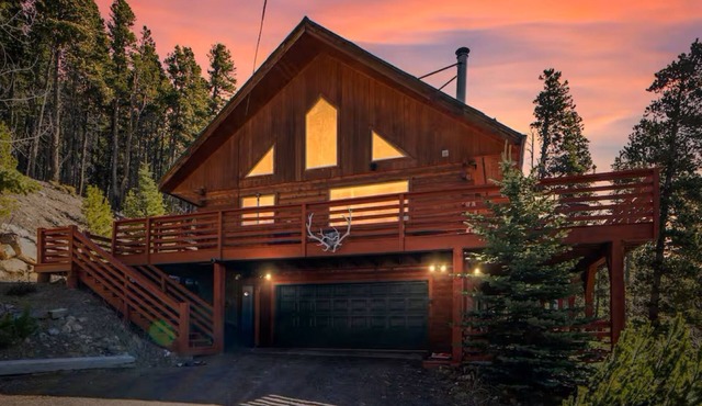 Moose on the Loose Lodge at St. Marys + Hot Tub