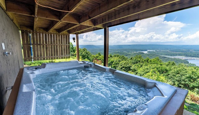 Moose Tracks Cabin – Hot Tub & Bluff Views
