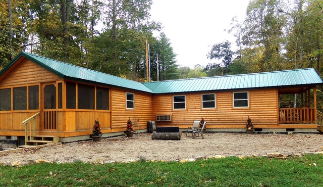 Moose Tracks Cabin with Hot Tub on screened in porch!