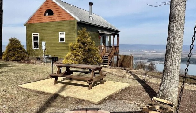 Moose Tracks · NO SUNDAY CHECKINS, hot tub- view- Grant Summit Cabins