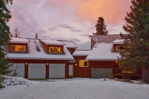 Moosedance 2 bedroom suite, beautiful views