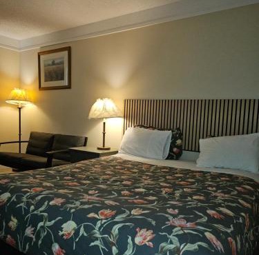 Moosomin Country Squire Inn