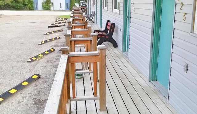 Moosomin Motel
