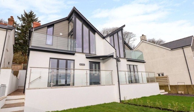 MOR AWELON, family friendly, luxury holiday cottage in Goodwick