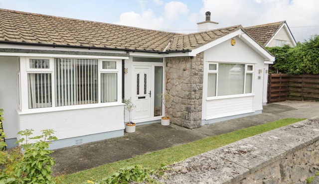 MORANVA, family friendly, country holiday cottage in Benllech