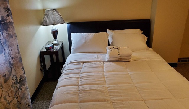 Morden 2-bedroom townhome with WiFi and AC in fabulous Johnstown