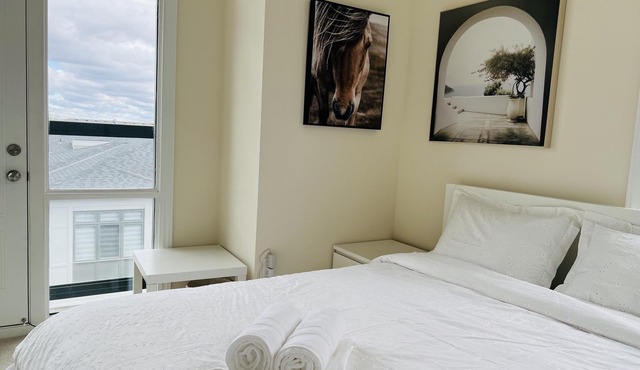 Mordern Brand new 2 Bedroom Townhome close to Airport and shopping centres