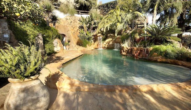More JULI ★ Stunning Villa with private pool, huge garden and BBQ - 14PAX