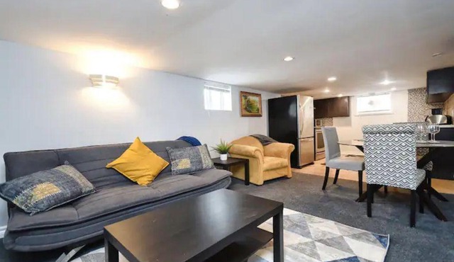 More then 30 days Bright walkout Basement Apt,5 min walk to Yonge St
