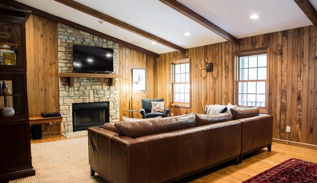 Morehead Lodge, Spacious 5BR Hocking Hills Lodge with an amazing view