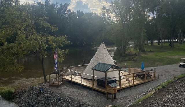 Morels on the Wabash offers Clamping in a Authentic 20 ft Tee Pee - 30x30 deck .