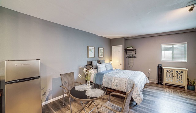 Moreno Valley Studio: 11 Mi to Downtown Riverside!