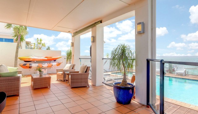 Moreton Bay Beach LodgeUnwind in indulge in discovery