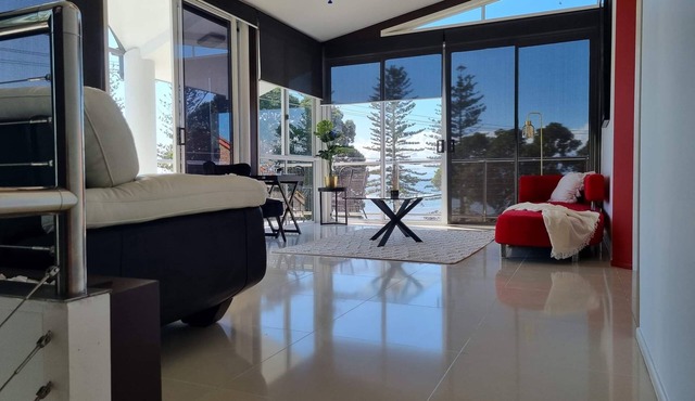 Moreton Bayside- large home on Scarborough Beach
